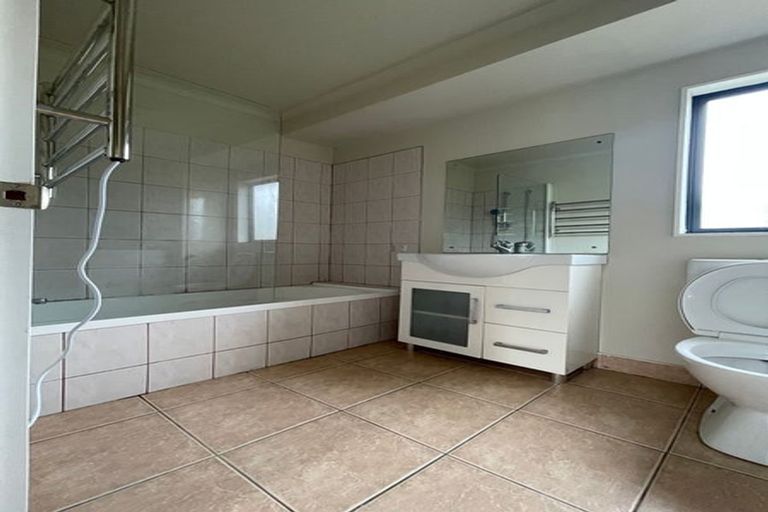 Photo of property in 226 Henderson Valley Road, Henderson, Auckland, 0612