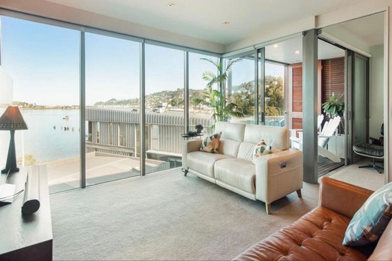 Photo of property in Patent 326 Apartments, 404s/326 Evans Bay Parade, Hataitai, Wellington, 6021