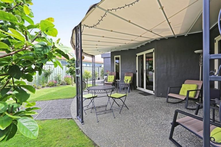 Photo of property in 2 Queens Walk, Taradale, Napier, 4112