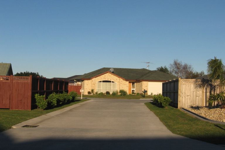 Photo of property in 16 Belfry Place, Wattle Downs, Auckland, 2103