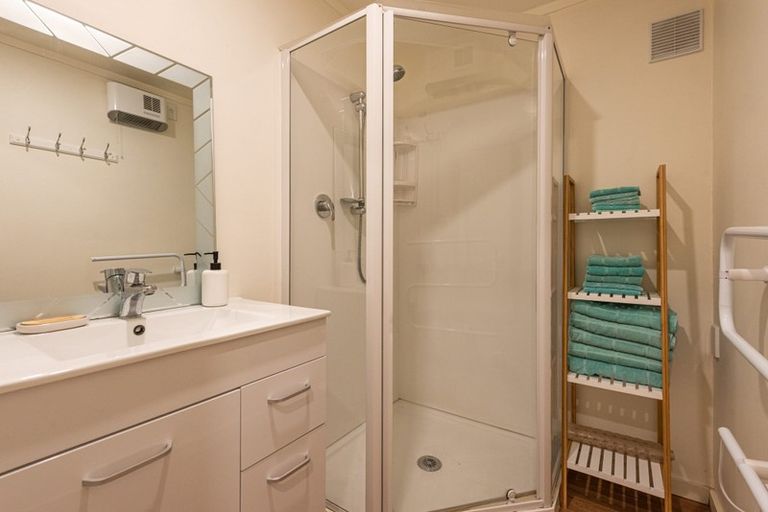 Photo of property in 2 Thomas Hook Street, Tawa, Wellington, 5028