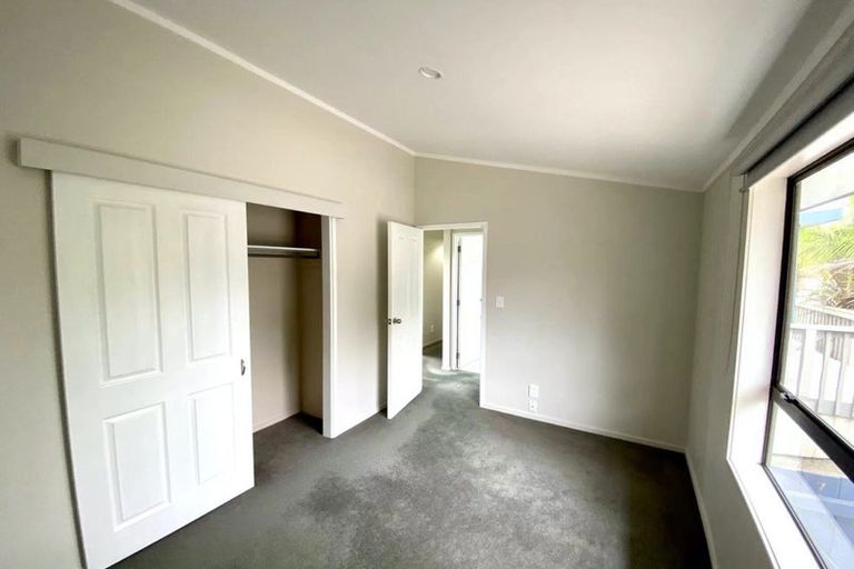 Photo of property in 11 Sumich Place, West Harbour, Auckland, 0618