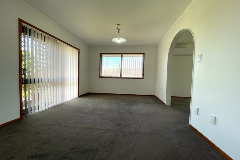 Photo of property in 86 Dalwhinnie Parade, Highland Park, Auckland, 2010