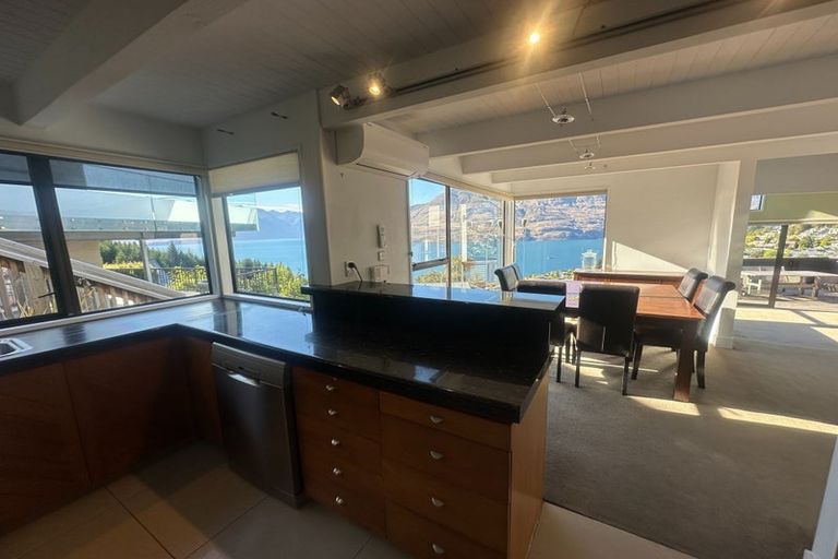 Photo of property in 92 Wynyard Crescent, Fernhill, Queenstown, 9300