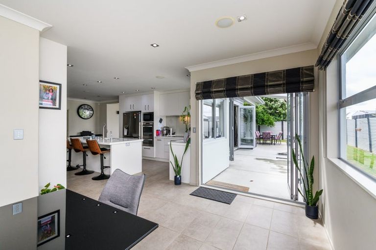 Photo of property in 1 Tennyson Avenue, Kelvin Grove, Palmerston North, 4414