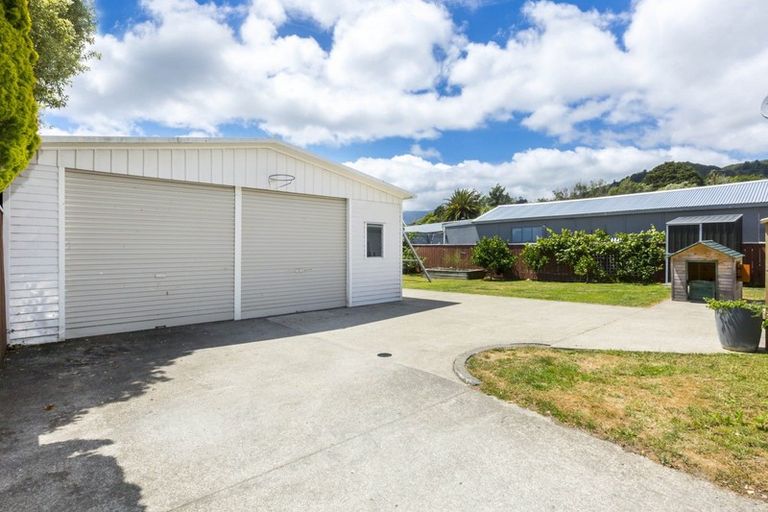 Photo of property in 7 Raukawa Grove, Trentham, Upper Hutt, 5018