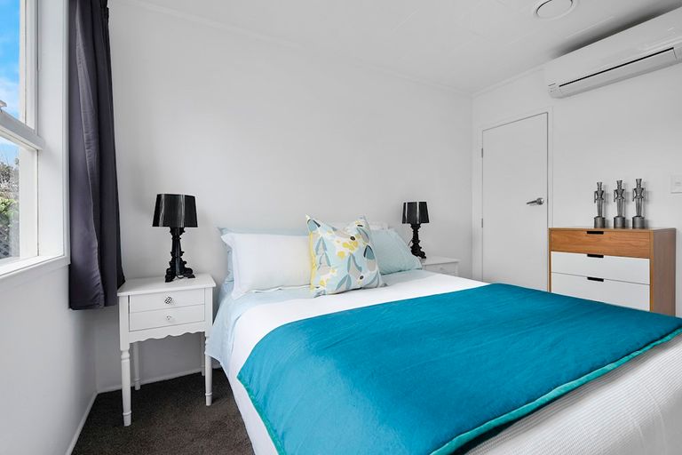 Photo of property in 27 Wallace Road, Mangere Bridge, Auckland, 2022