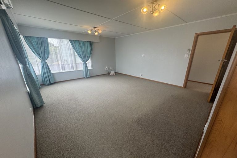 Photo of property in 46 Catherine Crescent, Paparangi, Wellington, 6037