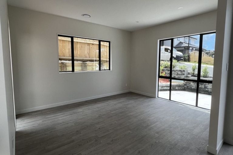 Photo of property in 11 Carberry Lane, Pinehill, Auckland, 0632