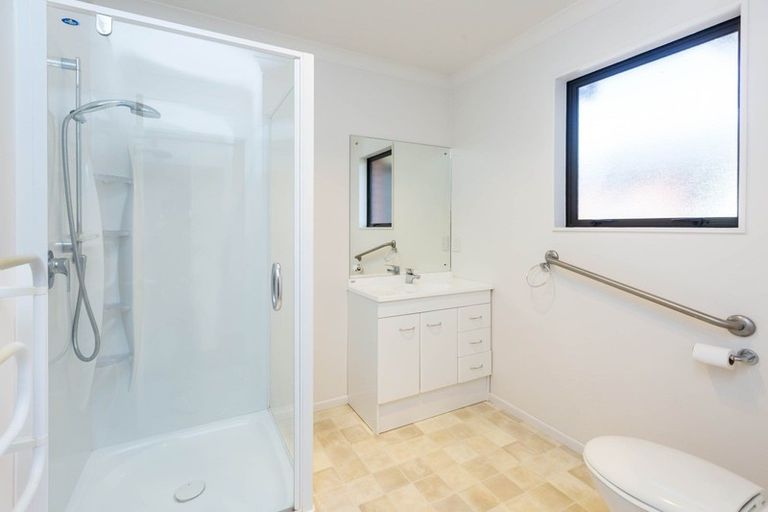 Photo of property in 4b Savage Crescent, Upper Hutt Central, Upper Hutt, 5018