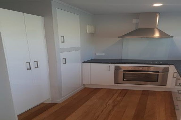 Photo of property in 15 Wainui Avenue, Point Chevalier, Auckland, 1022