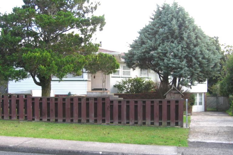 Photo of property in 16 Royal View Road, Te Atatu South, Auckland, 0610