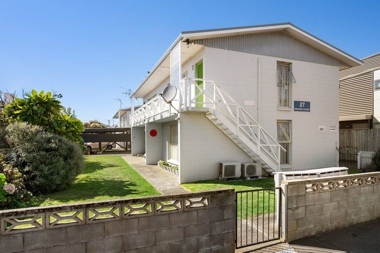Photo of property in Mahora Court Flats, 25 Mahora Street, Kilbirnie, Wellington, 6022