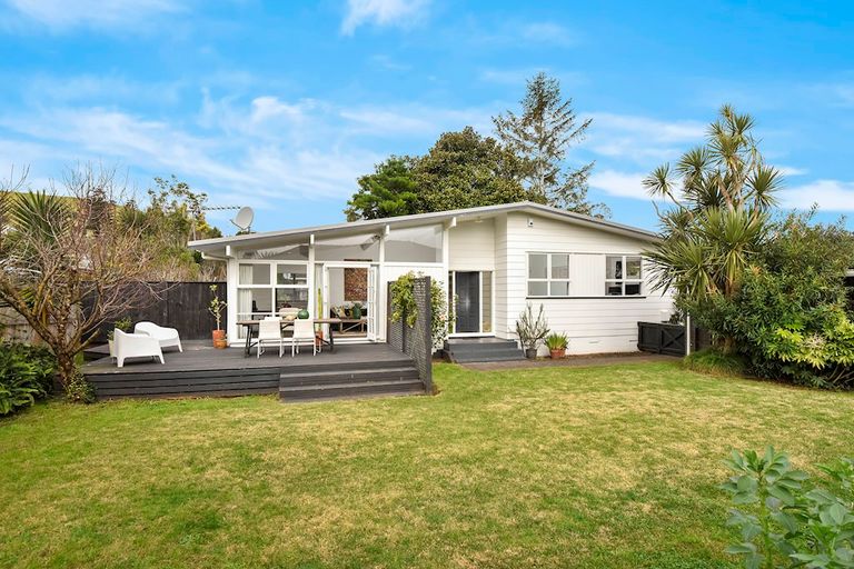 Photo of property in 27 Wallace Road, Mangere Bridge, Auckland, 2022