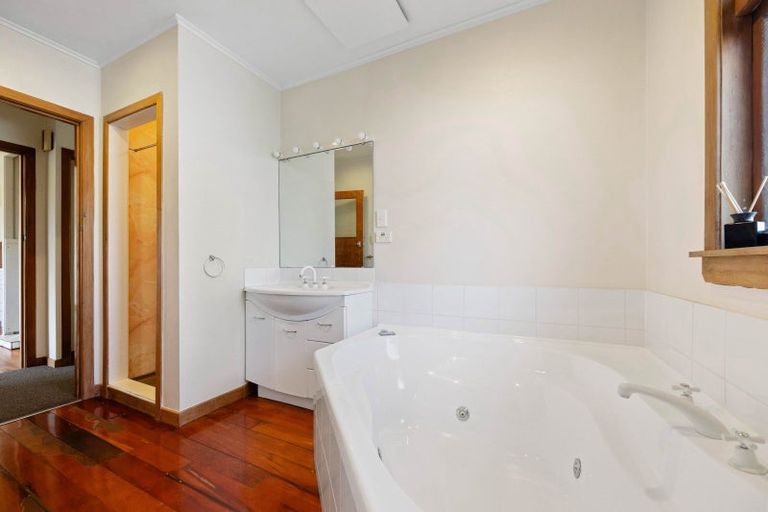 Photo of property in 4 Milson Line, Roslyn, Palmerston North, 4414