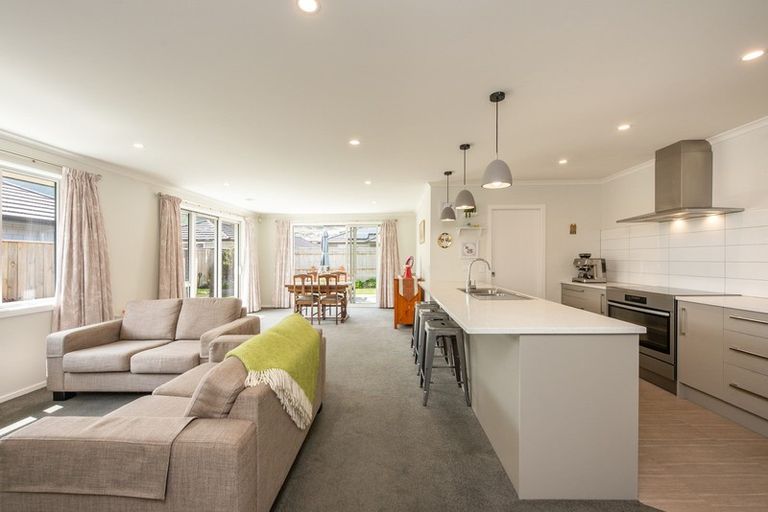 Photo of property in 15 Tapuhikura Street, Waikanae, 5036