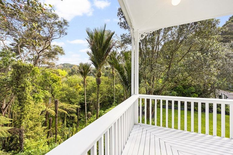 Photo of property in 1-9 Deirdre Place, Titirangi, Auckland, 0604