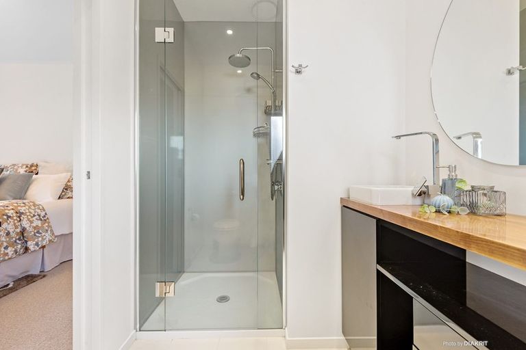 Photo of property in 69 Queens Drive, Lyall Bay, Wellington, 6022