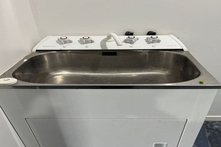 Photo of property in 41 Breaker Grove, Waiuku, 2123