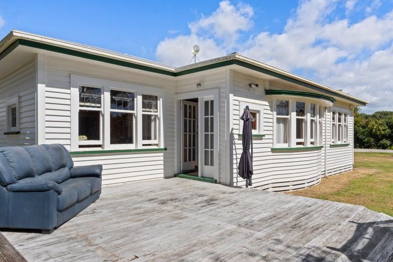 Photo of property in 42 Ferry Road, Waerengaahika, Gisborne, 4071