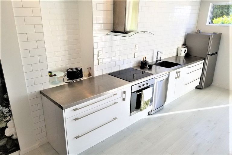 Photo of property in 33 Forrest Hill Road, Milford, Auckland, 0620