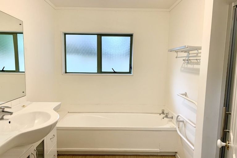 Photo of property in 5 Millstream Drive, Henderson, Auckland, 0610