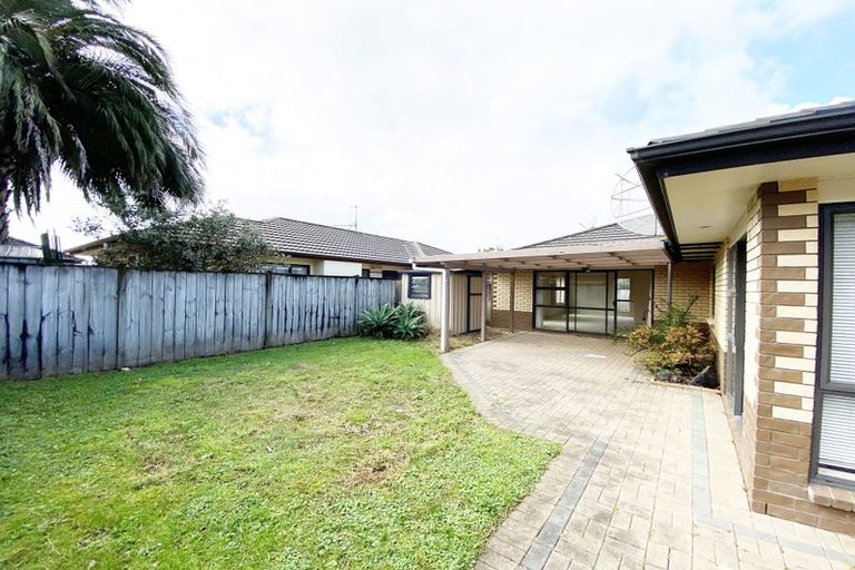 Photo of property in 33 Belcoo Crescent, East Tamaki, Auckland, 2013