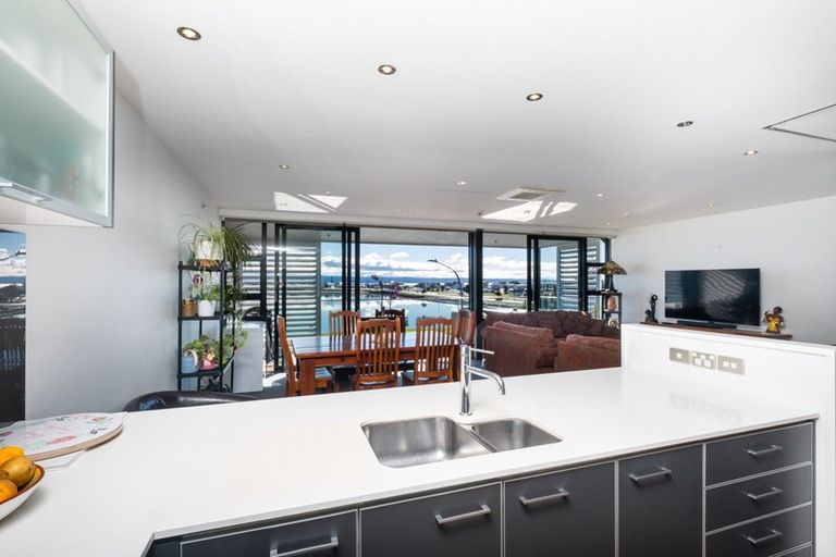 Photo of property in 405/7 Humber Street, Pandora, Napier, 4110