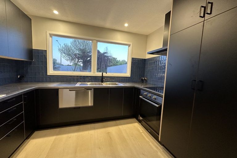 Photo of property in 91 Memorial Avenue, Ilam, Christchurch, 8053