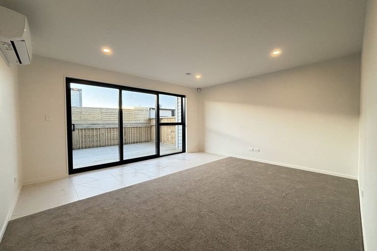 Photo of property in 24a Poruru Close, Papakura, 2110