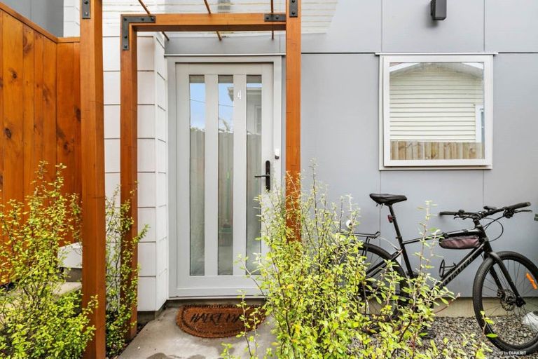 Photo of property in 4/7 Flanshaw Road, Te Atatu South, Auckland, 0610