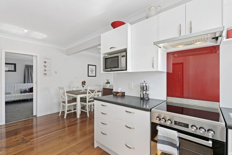 Photo of property in 10 Oak Street, Ebdentown, Upper Hutt, 5018