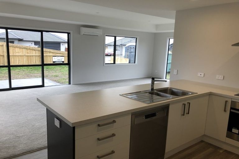 Photo of property in 14 Feltham Street, Hunterville, 4730