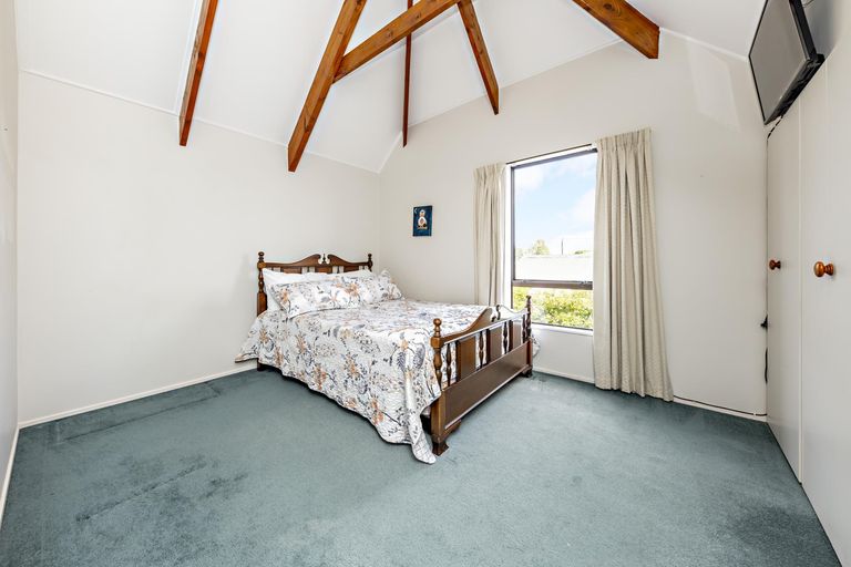 Photo of property in 2/80 Glengarry Road, Glen Eden, Auckland, 0602