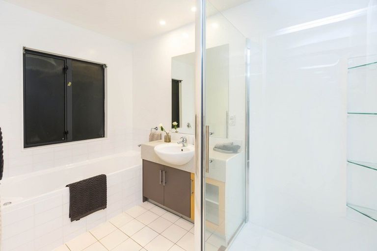 Photo of property in 1 Garrett Place, Riverstone Terraces, Upper Hutt, 5018