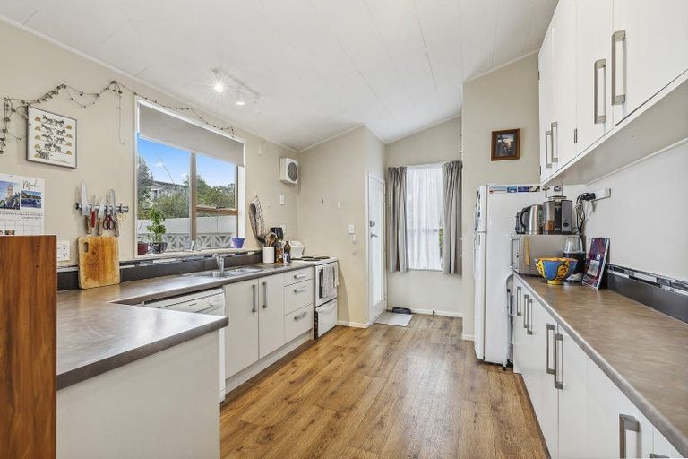 Photo of property in 47 Thurleigh Grove, Karori, Wellington, 6012