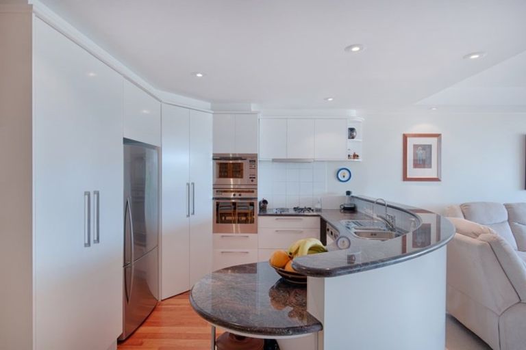 Photo of property in The Sands Apartments, 10/47 The Strand, Takapuna, Auckland, 0622