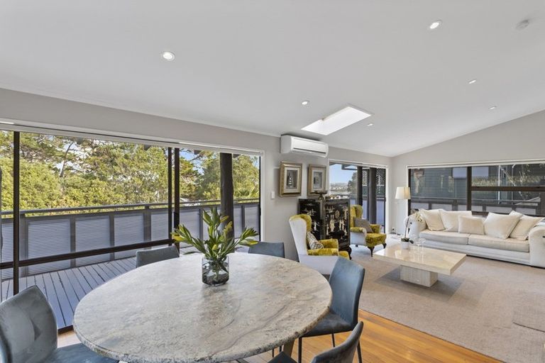 Photo of property in 35 Rosecamp Road, Beach Haven, Auckland, 0626