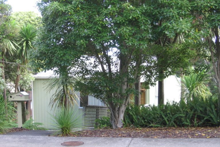 Photo of property in 2/5a Dakota Avenue, Beach Haven, Auckland, 0626