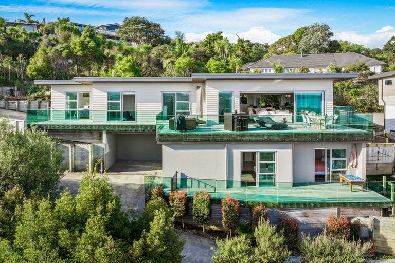 Photo of property in 87 Roberts Road, Matakatia, Whangaparaoa, 0930