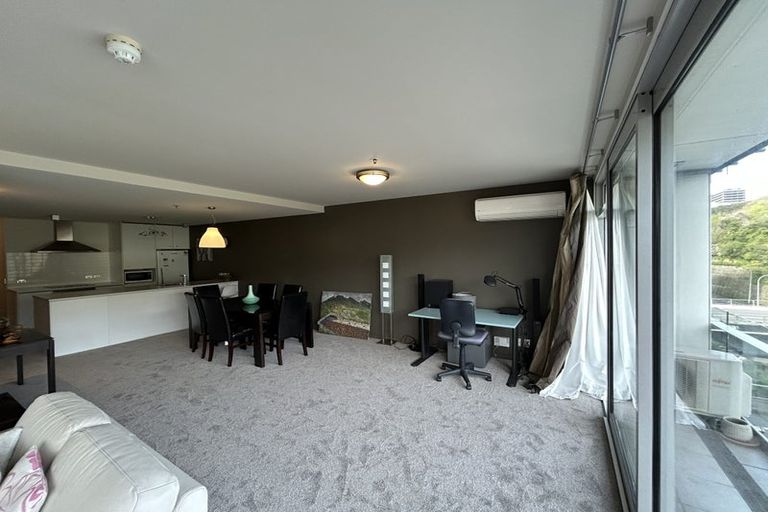 Photo of property in Montreaux Apartments, 4b/164 The Terrace, Wellington Central, Wellington, 6011