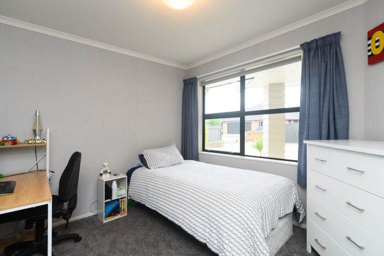 Photo of property in 6 Nevada Way, Kelvin Grove, Palmerston North, 4414