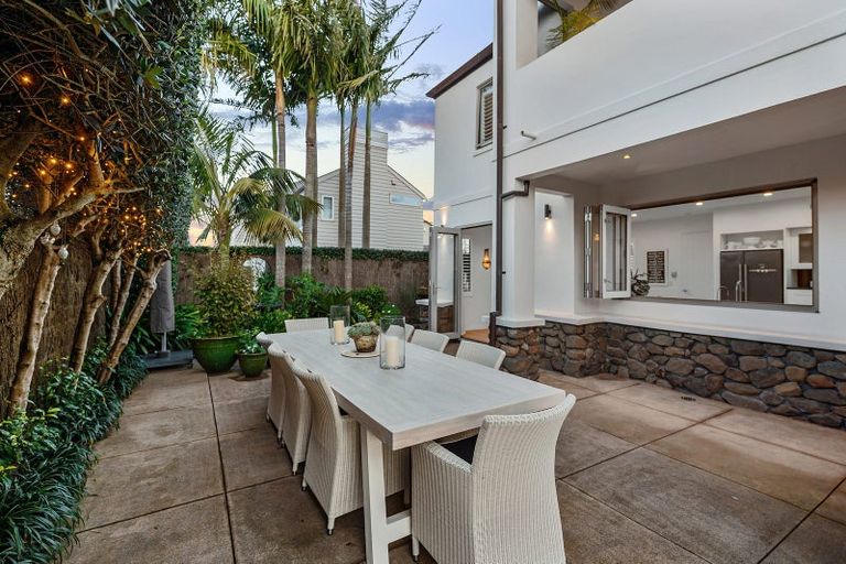 Photo of property in 1/13 Milford Road, Milford, Auckland, 0620