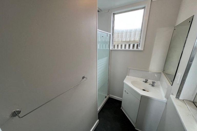 Photo of property in 62 Kelburn Parade, Kelburn, Wellington, 6012