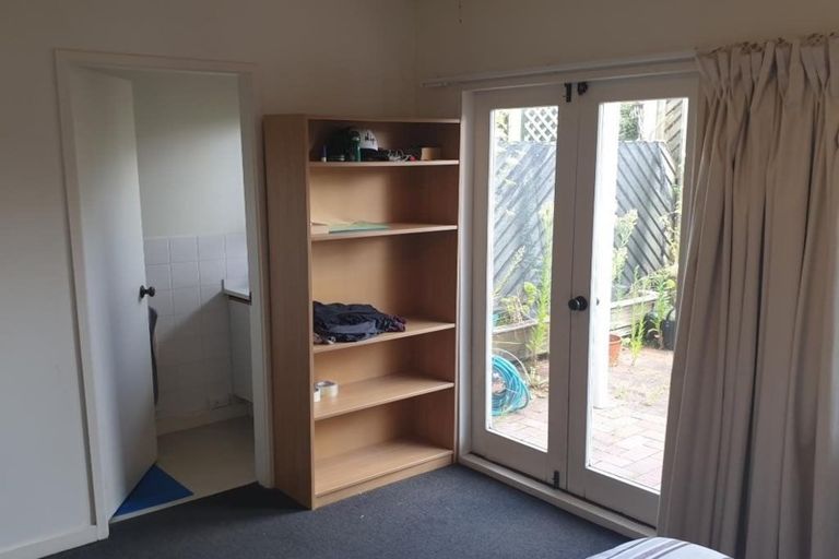 Photo of property in 10 Lawson Place, Mount Victoria, Wellington, 6011