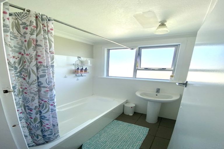 Photo of property in 32 Constitution Avenue, Milton, 9220