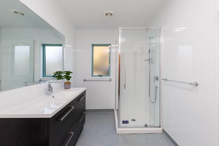 Photo of property in 53 Abraham Crescent, Milson, Palmerston North, 4414