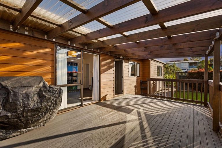 Photo of property in 1/29 Tirimoana Road, Te Atatu South, Auckland, 0602