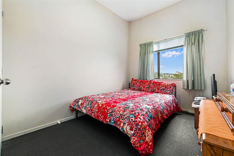 Photo of property in 28/3 Hulme Place, Henderson, Auckland, 0612