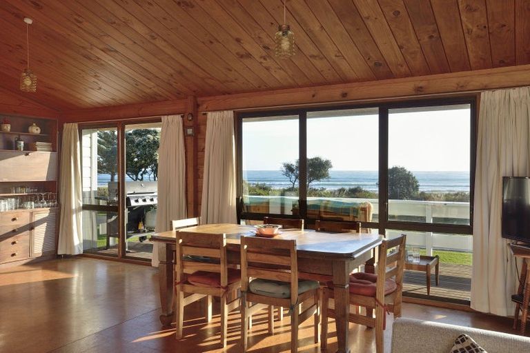 Photo of property in 11 Moana Drive, Mahia, 4198